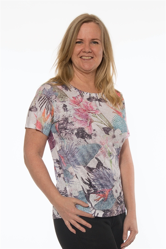 Mudflower T-shirt dame med store blomster og sten - multi farvet