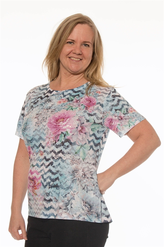 Modflower T-shirt dame i blå farver med rødlige blomster