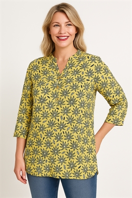 Christy dame skjorte med kinakrave i gul med marine blomster