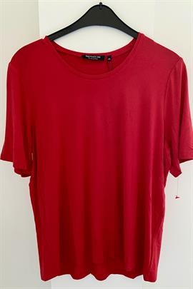 Rød basic T-shirt dame med rund hals og korte ærmer fra Signature