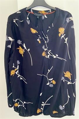 Pæn skjorte bluse fra Cassiopeia - kun i str. XL