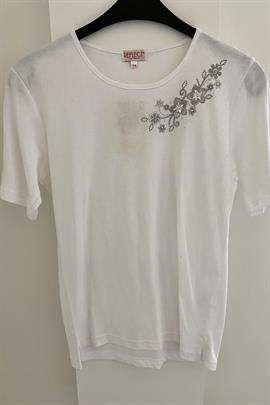 Pæn hvid bluse fra Reflect med sølvfarvet blomstermotiv