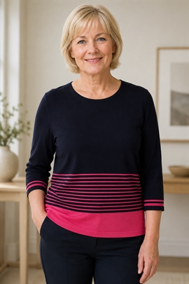 Lækker Paramount sommerstrik i viscose i marine med pink striber