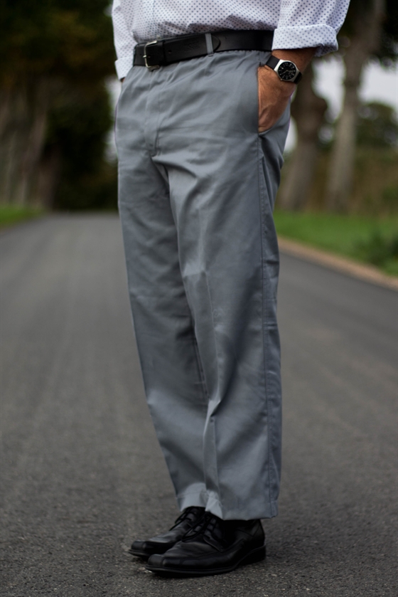 Carabou herre bukser med elastik i taljen og lynlås i grå.. Helårsbukser perfekte til den modne mand str. 32