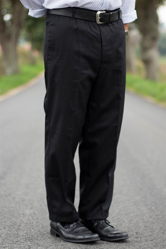 Carabou herre bukser med elastik i taljen og lynlås i sort. Helårsbukser perfekt til den modne mand 