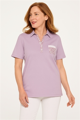 Lilla Mudflower polo shirt med blomstret krave
