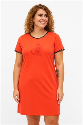 Big shirt i cayenne farve med motiv tryk