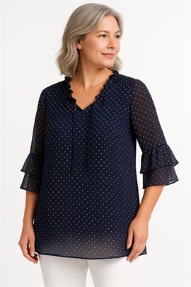 Skjortebluse med flæser ved hals og ærmer - 3/4 ærmer