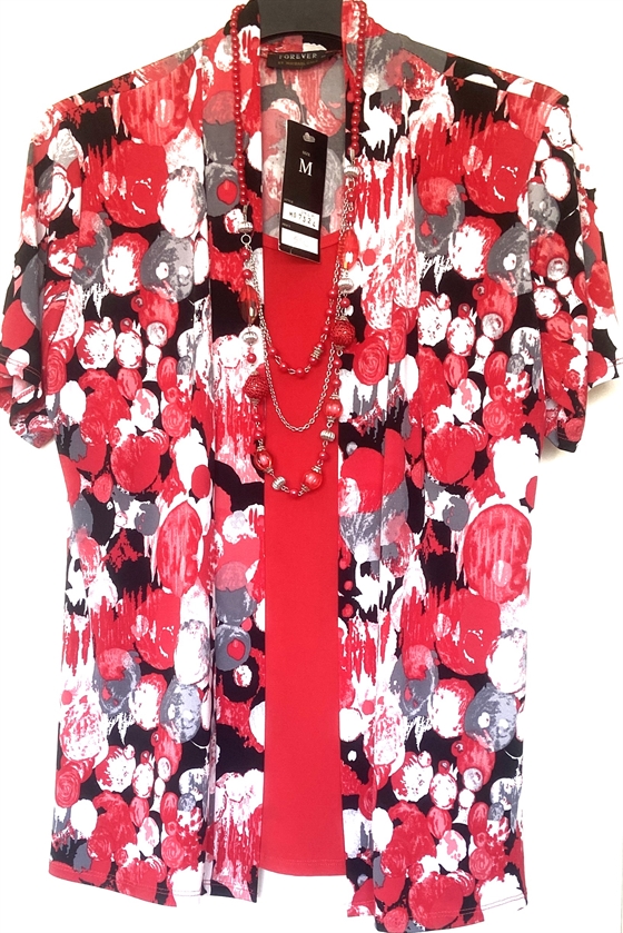 Kortærmet snyde cardigan i rødt med blomster motiv - kun str. M