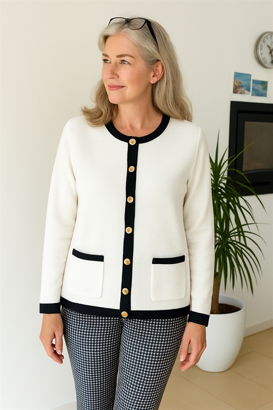 Off white cardigan fra Skovhuus med sorte kanter