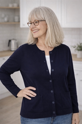 Strik cardigan til damer i marineblå fra Brandtex med lommer 