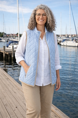 Blød vatteret damevest i sky blue fra Brandtex 