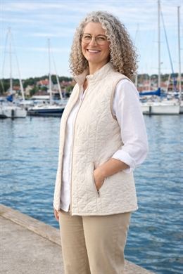Blød vatteret damevest i sandfarvet fra Brandtex 