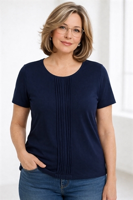 Enkel Marinello t-shirt i marineblå med små læg foran