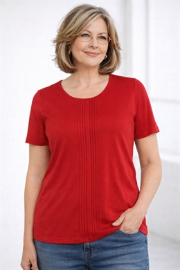 Enkel rød Marinello t-shirt med små læg foran