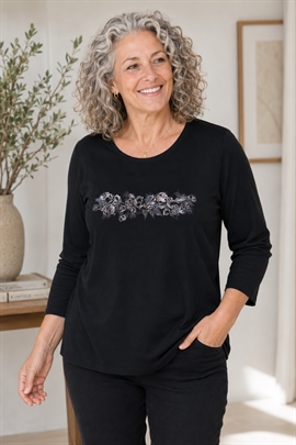 Sort t-shirt fra Micha med mønster foran