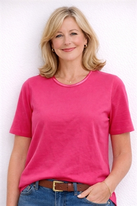 Micha T-shirt i mørk pink med silkebånd v. halsen