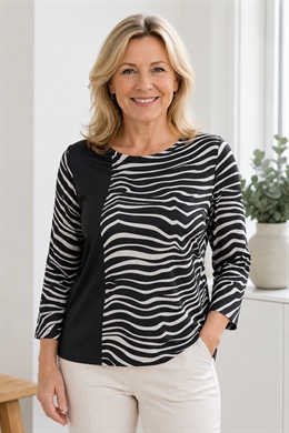 Micha t-shirt med dyremønster i "silkelook"  