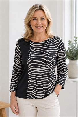 Micha t-shirt med dyremønster i "silkelook"  