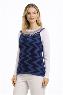 Tynd strik fra Skovhuus i blåt mønster med hvide ærmer