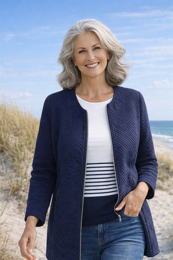 Marine let jakke fra Sunday i blødt quiltet stof 