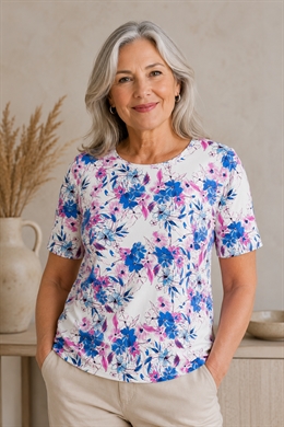 Flot T-shirt fra Sunday med lyserøde og blå blomster 