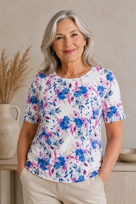 Flot T-shirt fra Sunday med lyserøde og blå blomster 