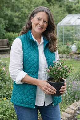 Vatteret damevest i grøn med plysfoer fra Carla 