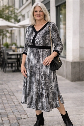 Smart kjole fra Mongul med dyreprint i grå