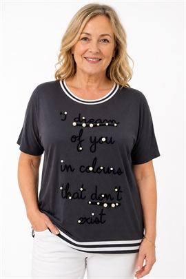 Fin bluse med velourtryk og fine perler samt ribkant forneden