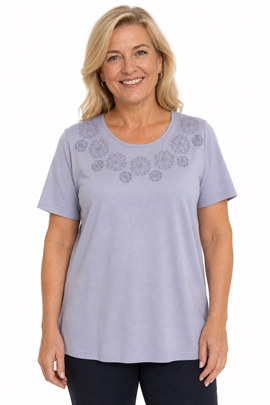 Flot ensfarvet lys lilla t-shirt fra Reflect Collection  - kun str. S/M