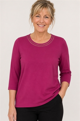 Pink dame t-shirt fra Bradtex med fine sten i halsen 