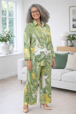 Silkelook dameskjorte i grønt mønster