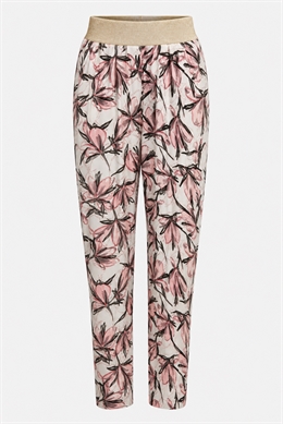Let sommerbuks med flotte pink blomster og lige ben med vidde