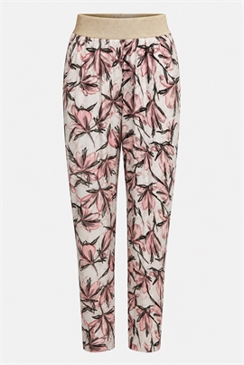 Let sommerbuks med flotte pink blomster og lige ben med vidde