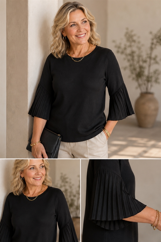 Signature damebluse i sort let strik fra med plissé ærmer