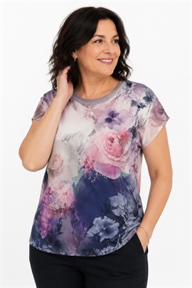 Flot t-shirt fra M.X.O. med flot blomstermotiv