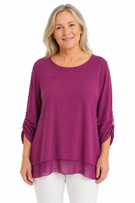 Pæn fuchsia farvet bluse fra Christy - kun str. 44