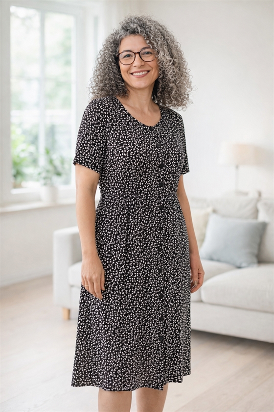 Billig sommerkjole med knapper - små hvide blade