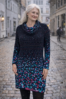 Lækker kjole fra Nabelle med tørklæde - kun str. S