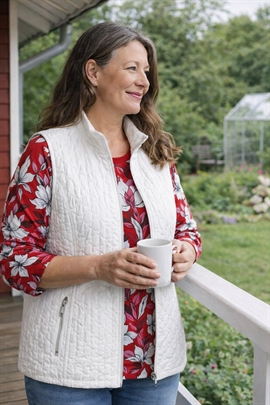 Quiltet damevest i offwhite fra Brandtex i blødt stof