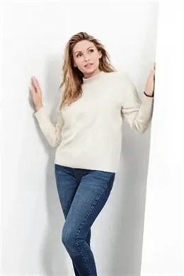 Mudflower Blød strik med turtle neck i off white